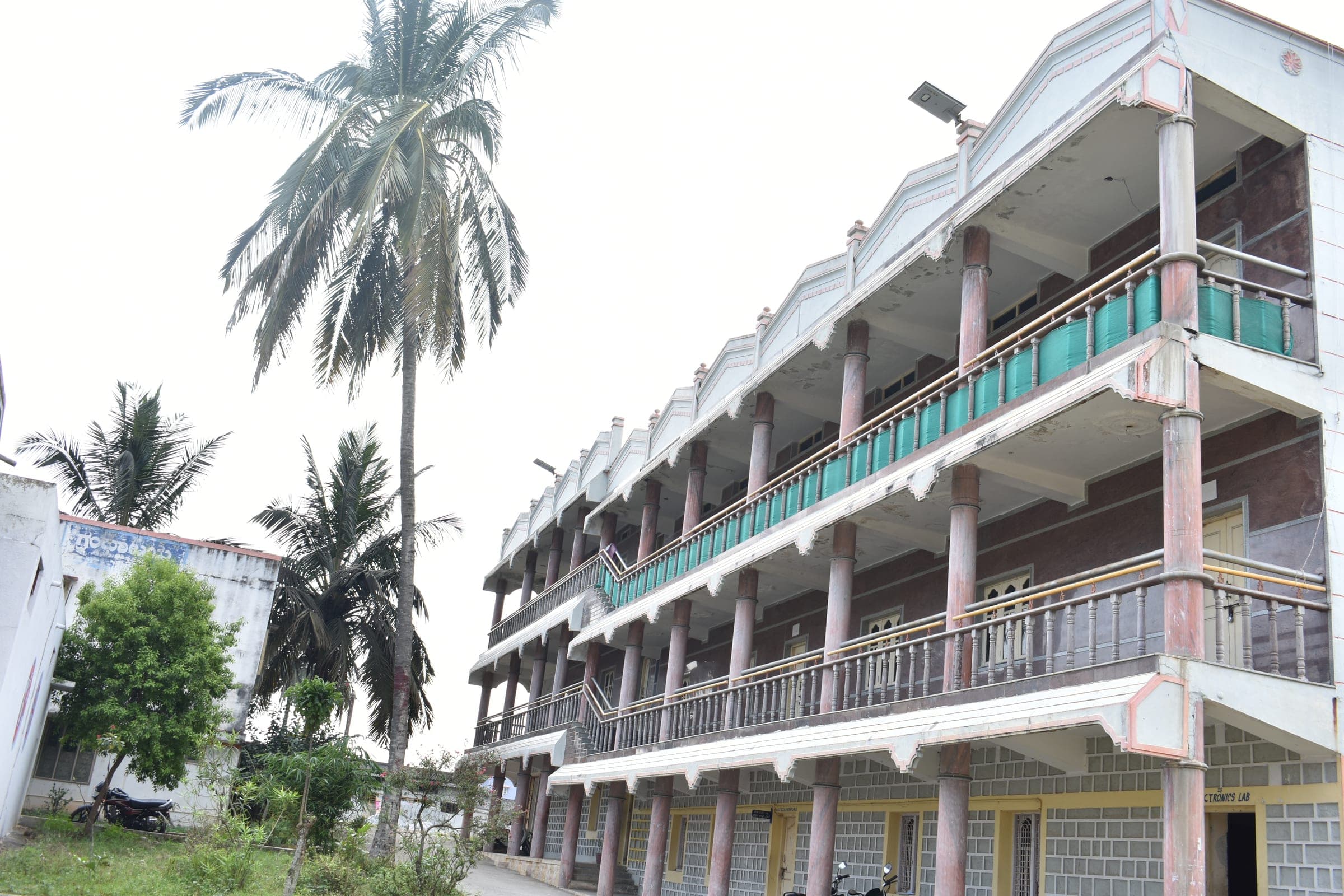 S.E.T. Polytechnic campus photograph 4