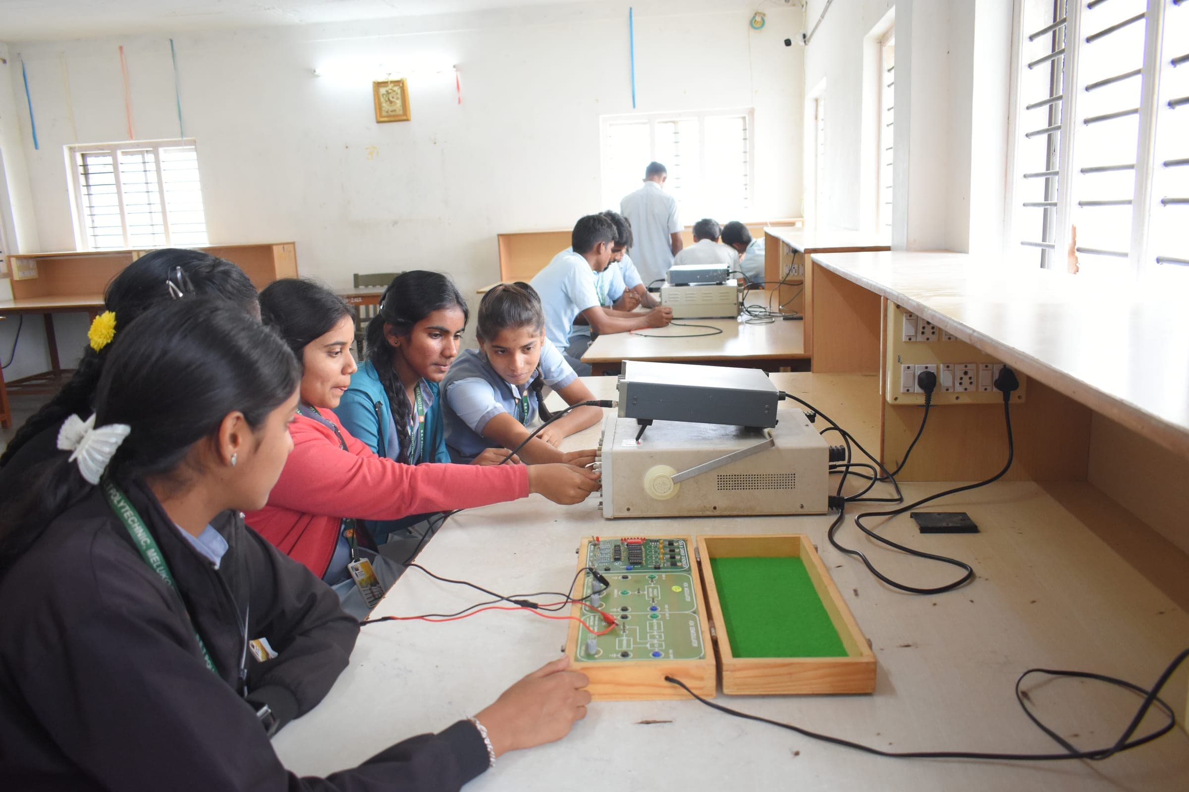 S.E.T. Polytechnic campus photograph 52
