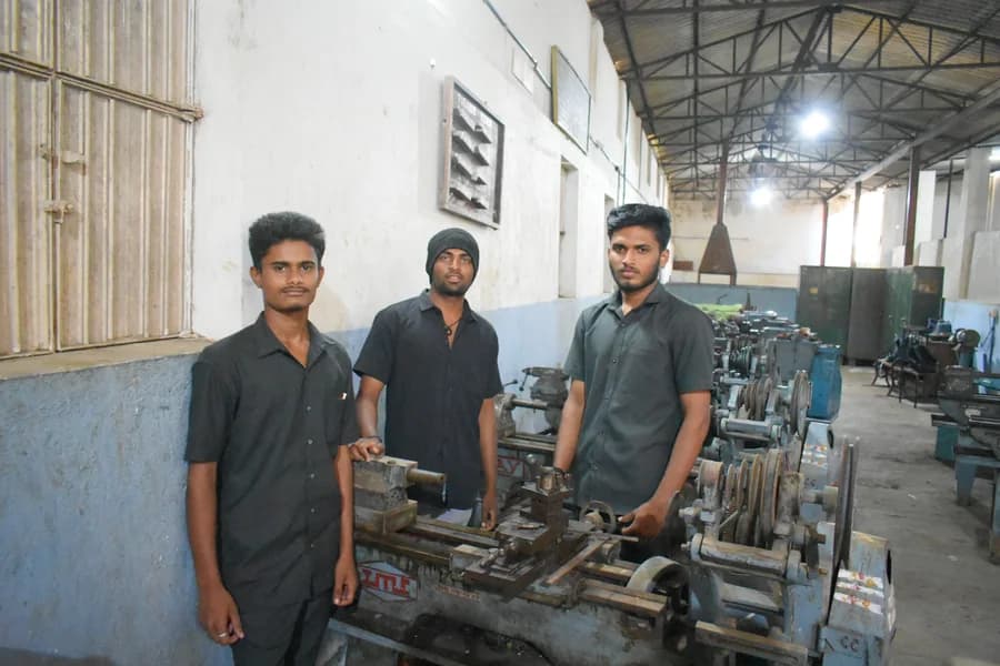 Mechanical Engineering students at the machine shop
