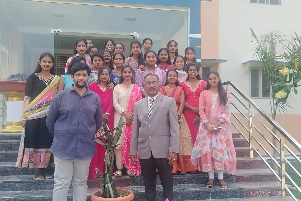 Students and faculty of S.E.T. Polytechnic at a college gathering